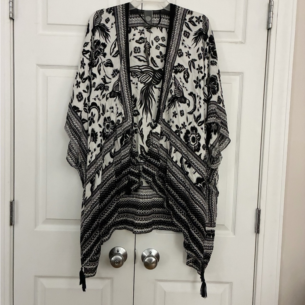 Vince Camuto Black & White Kimono
